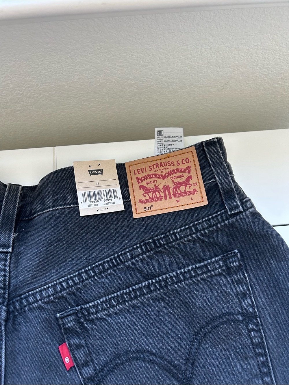Levi's 501 Black Denim Cutoff Shorts - Picture 4 of 4